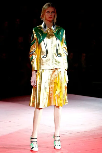 Look 25